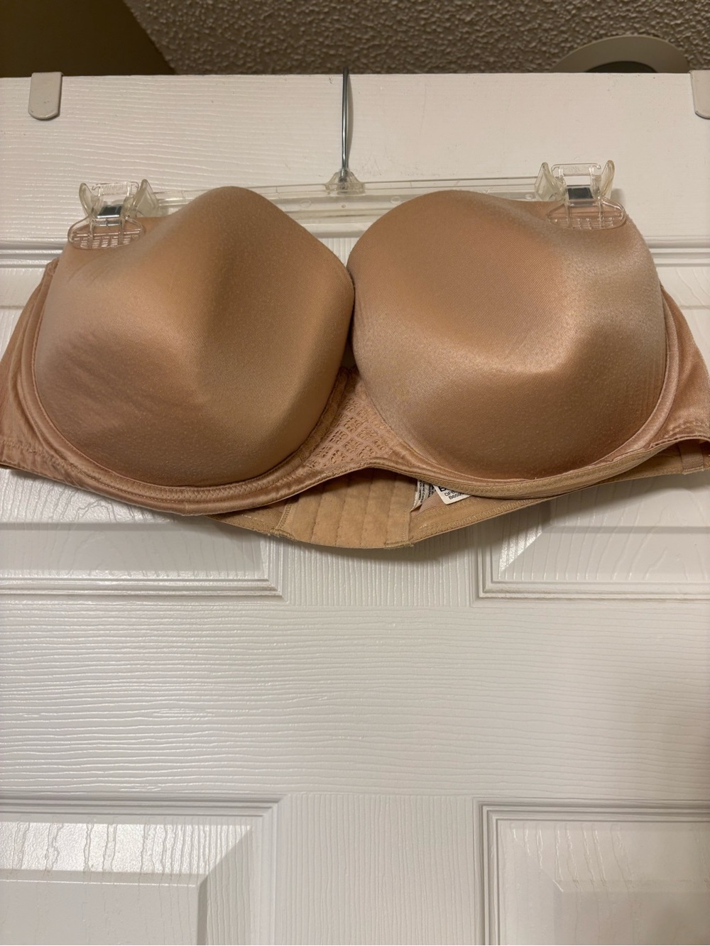 Like new Bali Strapless Nude Smooth Bra. Sz 40D.